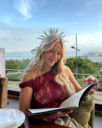 Full leaked Dagi bee  page private onlyfans photo