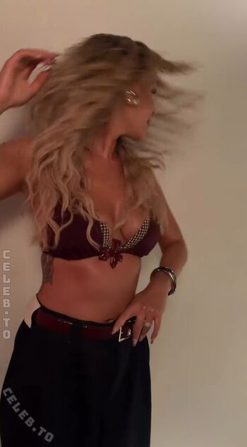 Full leaked Dagi bee  page private onlyfans photo