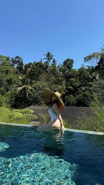Full leaked Zhang xinmu  page private onlyfans photo