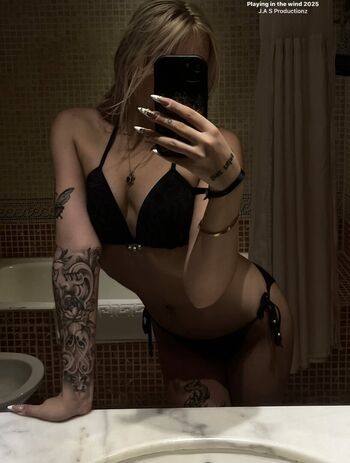 Full leaked Zuzxva private onlyfans photo